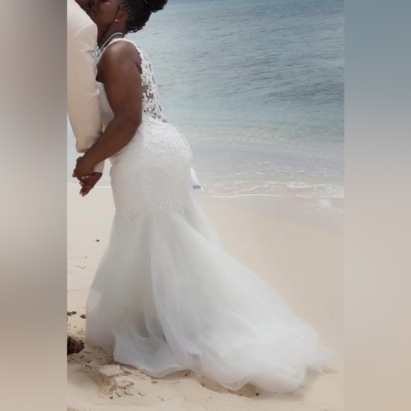 Maggie Sottero Ivory Mermaid Wedding Gown - Picture 9 of 9